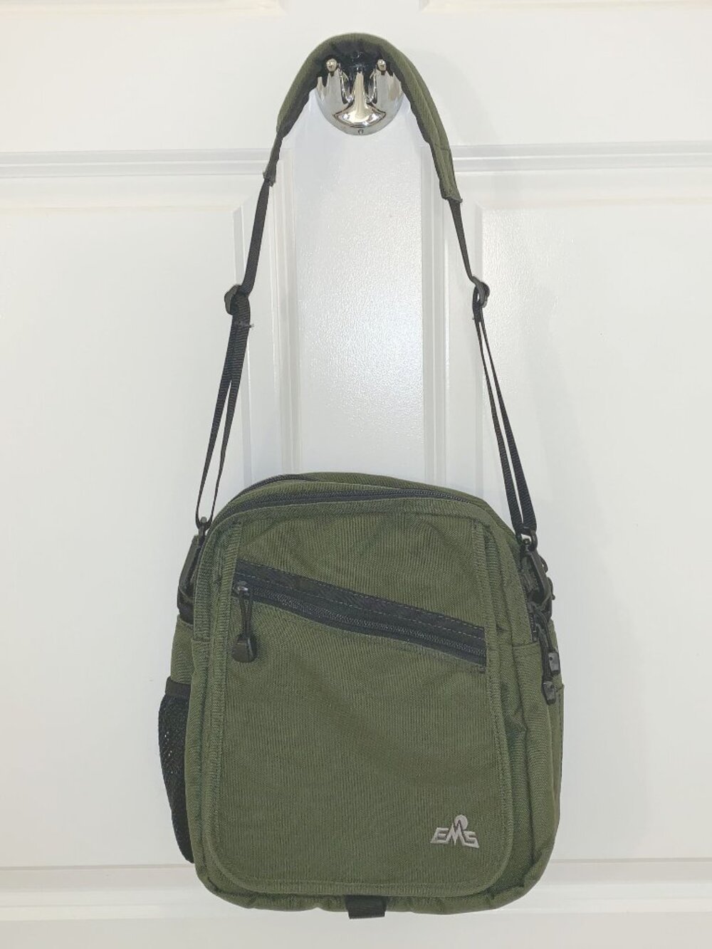 Like New! Eastern Mountain Sports Travel Bag